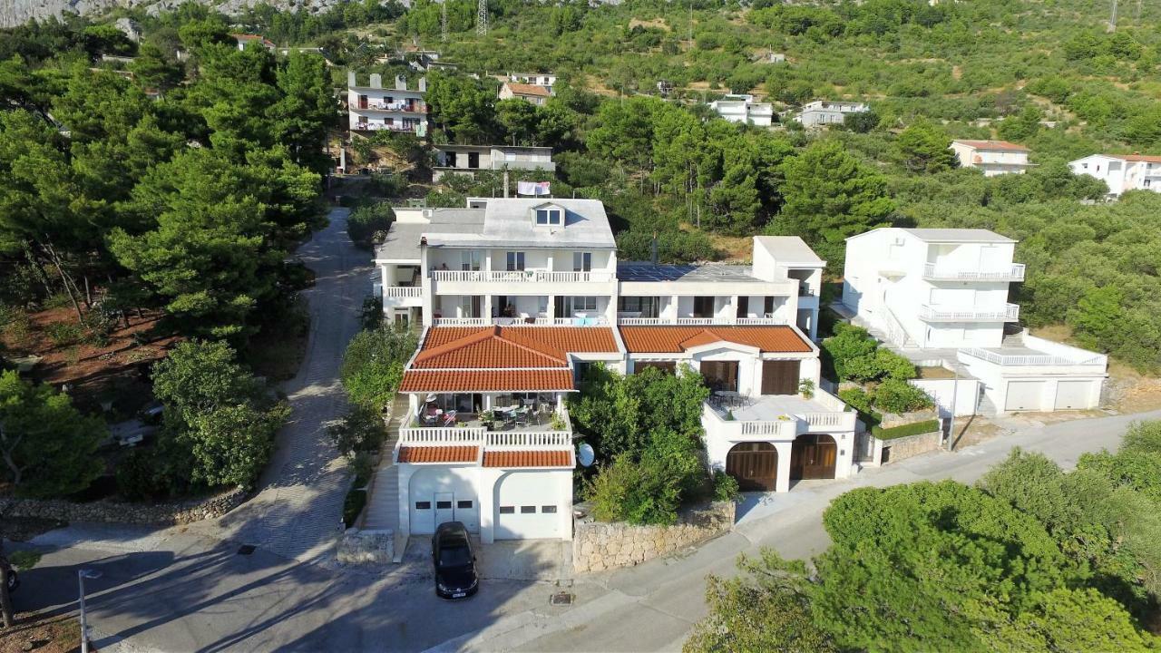 Guest House Fenix Brela Eksteriør billede