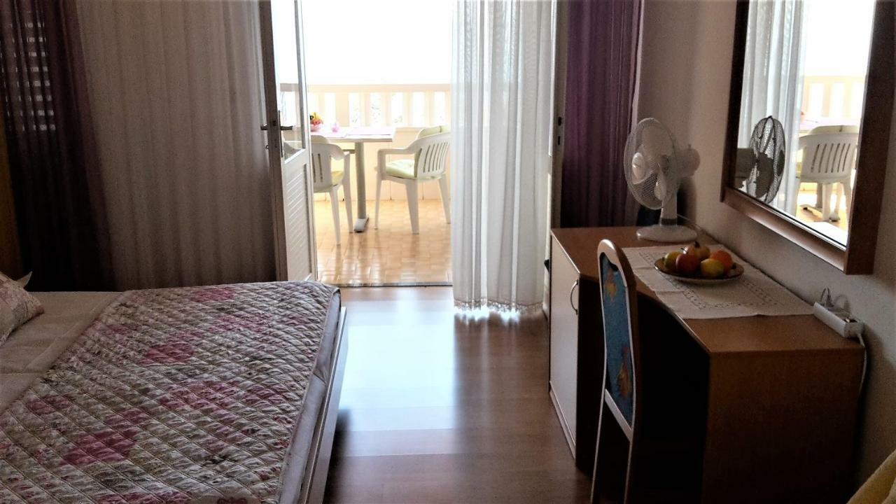 Guest House Fenix Brela Eksteriør billede